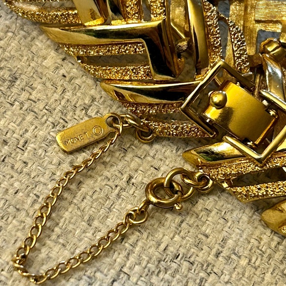 Vintage Monet Gold Tone Chevron Link Bracelet - Picture 5 of 11